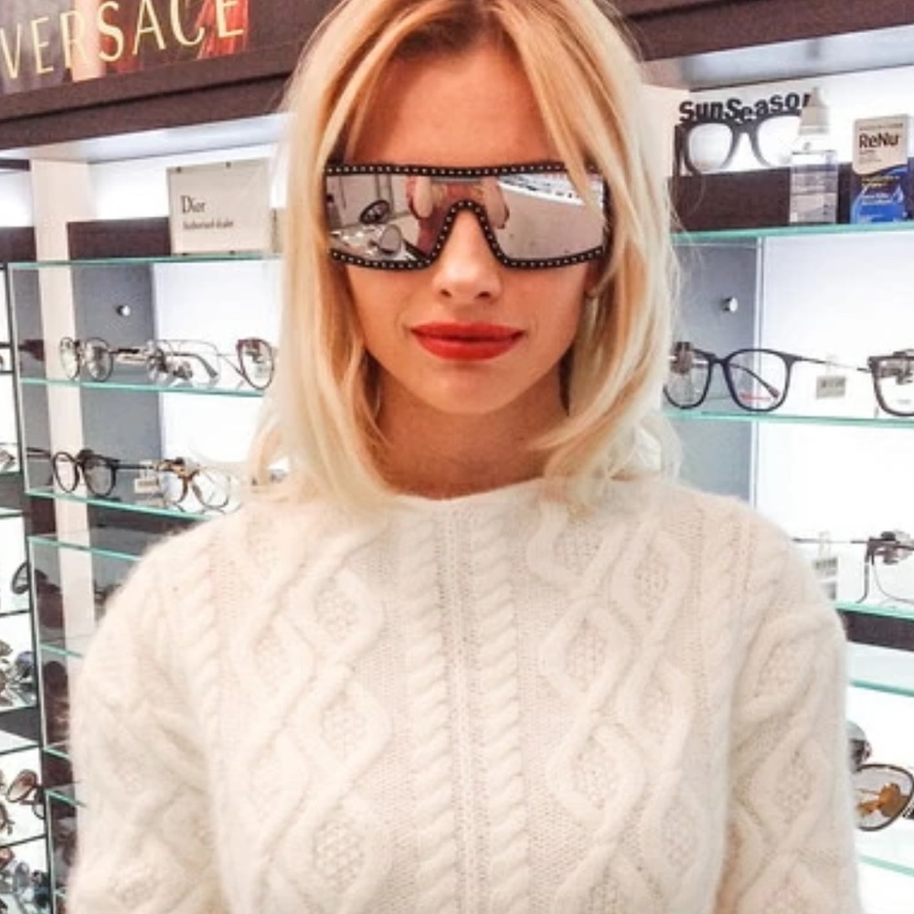 SOLD Moschino Sunglasses, New - Picture 10 of 16